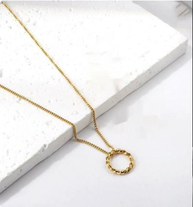 Women's Minimalist Twist Necklace
