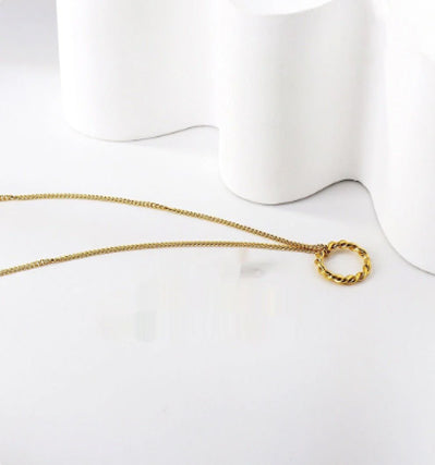 Women's Minimalist Twist Necklace